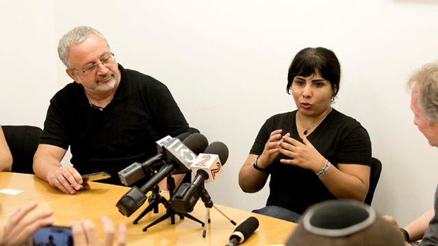 Iranian blogger Amin in her Ben Gurion Airport press conference (Photo: AP)