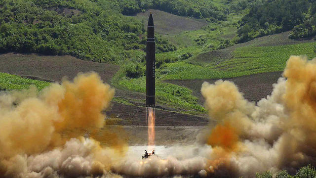ניסוי צפון קוריאני בטיל בליסטי (צילום: AP) (צילום: AP)