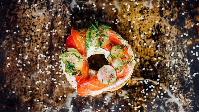 Из блюд Романо: бейгеле с лососем. Фото: Алис Салтри