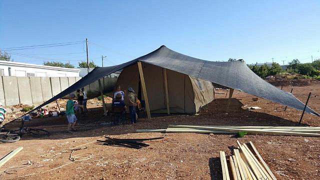 Tents being built by Amona evacuees