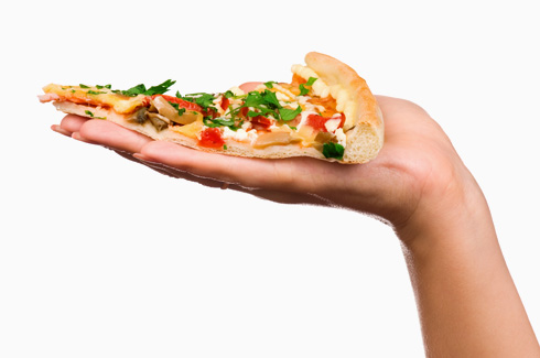 כף היד יכולה לספר לכם הרבה על הפיצה שלכם (צילום: Shutterstock)