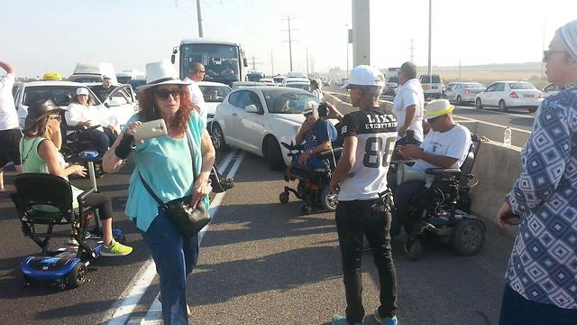 Митинг протеста инвалидов: заблокирован въезд в Ашдод