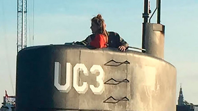 וול ומדסן במגדל של הצוללת ביום חמישי. זו הייתה הפעם האחרונה שמישהו מלבד מדסן ראה אותה (צילום: AFP) (צילום: AFP)