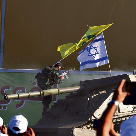 מפגן: "השתלטות" על טנק ישראלי