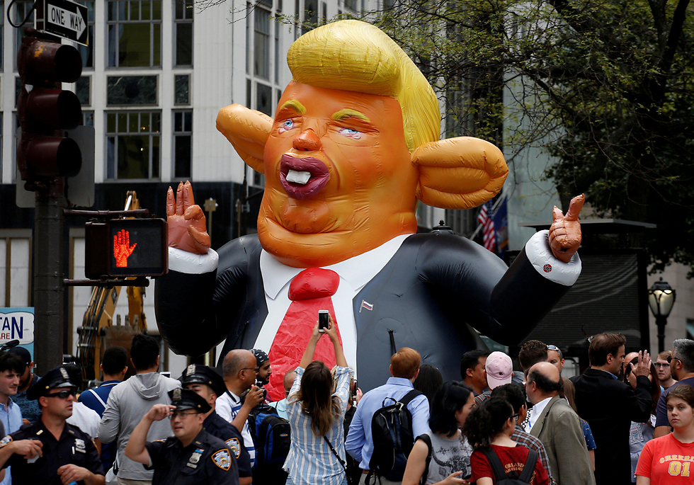 הפגנה נגד טראמפ בניו יורק (צילום: רויטרס) (צילום: רויטרס)
