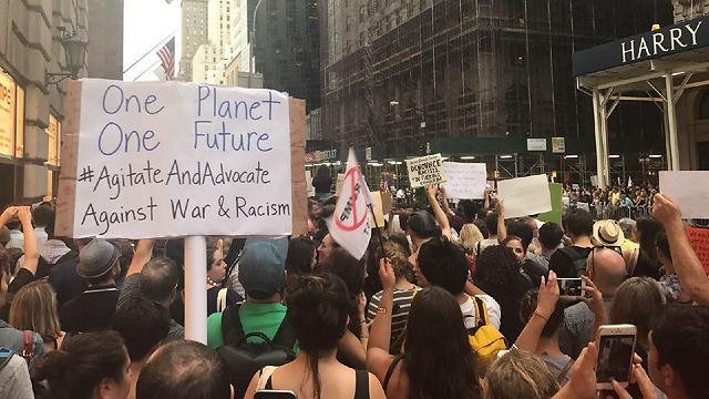 הפגנת המחאה נגד טראמפ בניו יורק ()
