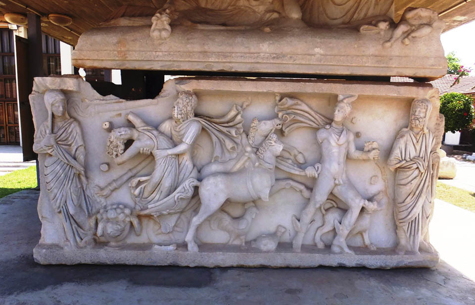 Саркофаг со сценой похищения Персефоны Аидом (с незавершенной крышкой)