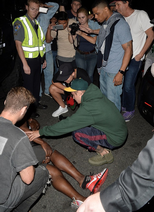 עצר להגיש עזרה וחימם לנו את הלב (splashnews)