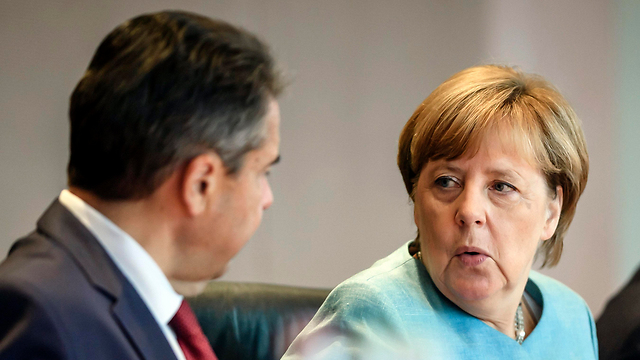 Габриэль и Меркель. Фото: ЕРА