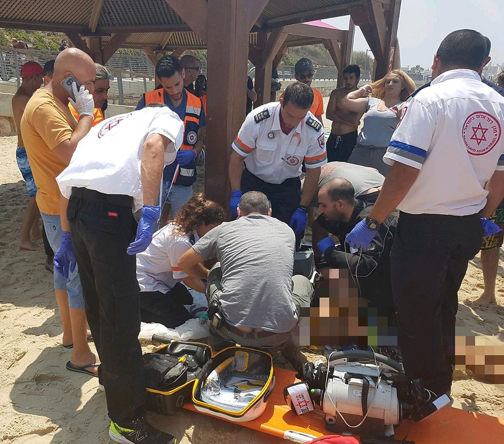 MDA paramedics attempt to save lifeguard's life (Photo: MDA)