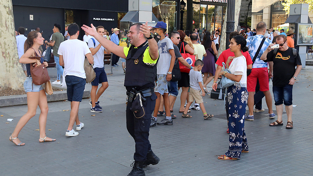 דקות אחרי הפיגוע בברצלונה (צילום: AP) (צילום: AP)