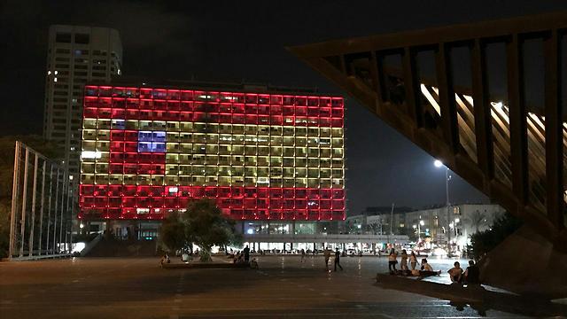 בניין עיריית תל אביב, אמש (צילום: מוטי קמחי) (צילום: מוטי קמחי)
