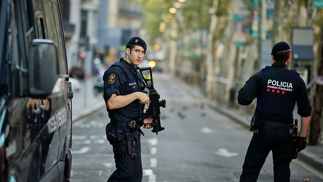 אחרי הפיגוע בברצלונה בשנה שעברה (צילום: AP) (צילום: AP)