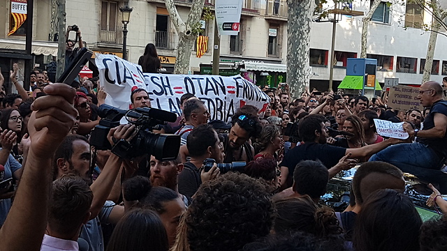 Protestors at Las Ramblas (Photo: Yoav Zitun)