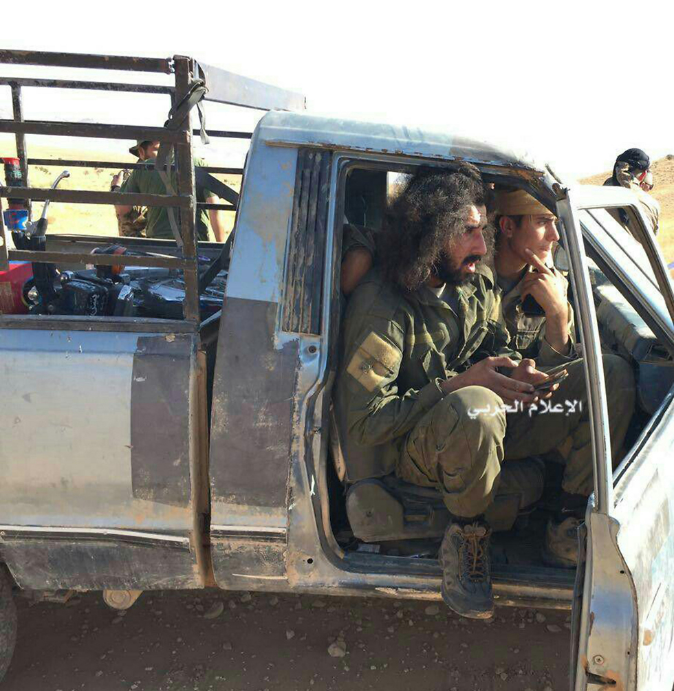 לוחמי דאעש שהסגירו עצמם לידי חיזבאללה וצבא סוריה ()