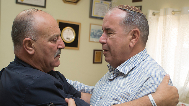 Bereaved father David Malka meeting with Shachiv Shnaan (Photo: Gil Nechushtan) (Photo: Gil Nechushtan)
