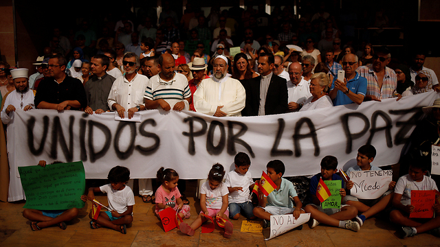 "מאוחדים למען השלום". מפגש בין ילדים נוצרים, מוסלמים ויהודים בברצלונה (צילום: רויטרס) (צילום: רויטרס)