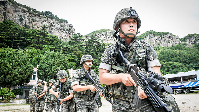 היערכות הצבא הדרום קוריאני (צילום: EPA) (צילום: EPA)