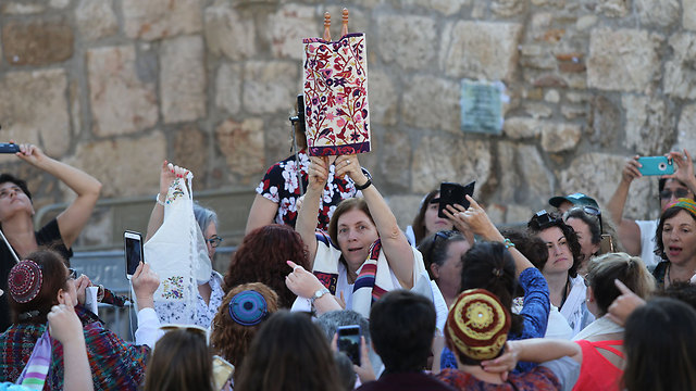 Women of the Wall protest prayer at the Western Wall (Photo: Amit Shabi)