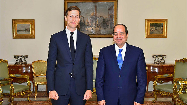 Jared Kushner and President al-Sisi in 2017 (Photo: AP)