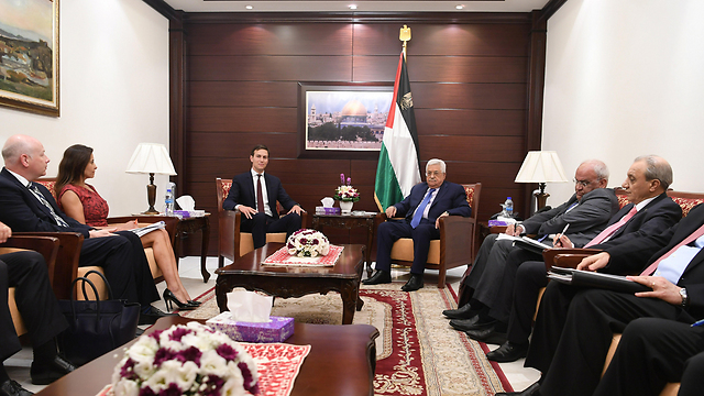 US delegation meets with Abbas (Photo: Getty Images) (Photo: GettyImages)