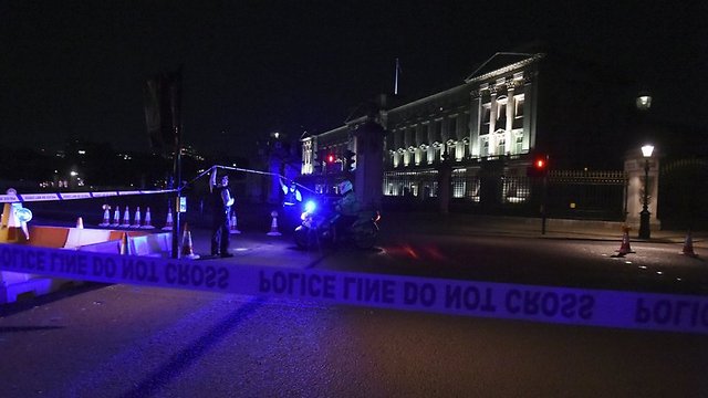 Buckingham Palace, after the attack (Photo: AP) (Photo: AP)