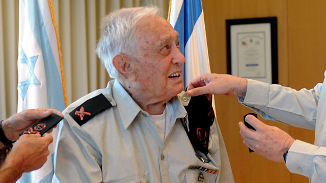 General Yitzhak recieves the rank of major general, 2013 (Photo: IDF)