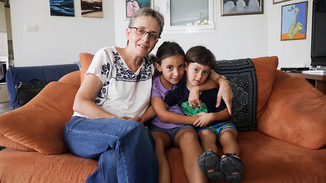 Leah Goldin and her grandchildren (Photo: Shaul Golan) (Photo: Shaul Golan)