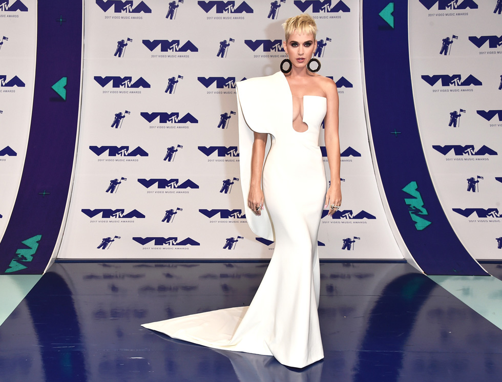 מנחת טקס ה-VMA התחילה טוב, אבל התדרדרה מהר בבחירות הלבוש. קייטי פרי (צילום: Gettyimages)