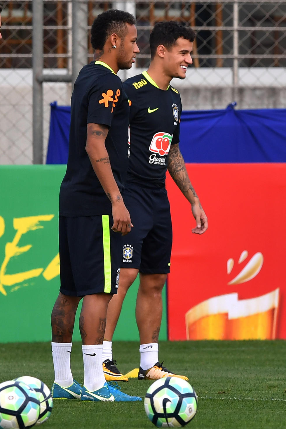קוטיניו וניימאר. שני שחקני התקפה עם הבדלים בעמדה (צילום: AFP) (צילום: AFP)