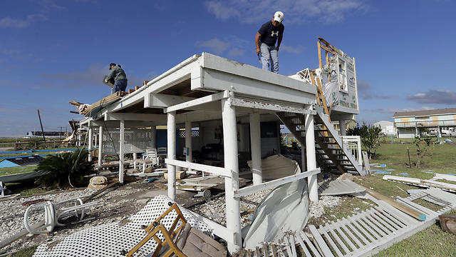 ההרס שזרעו הרוחות בטקסס (צילום: AP) (צילום: AP)