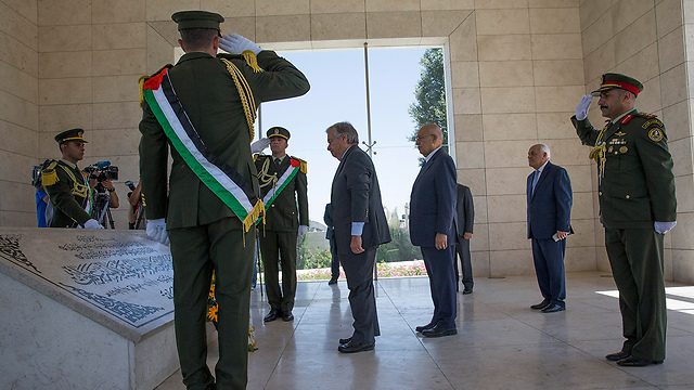 Guterres visits Yasser Arafat in Ramallah (Photo: EPA)