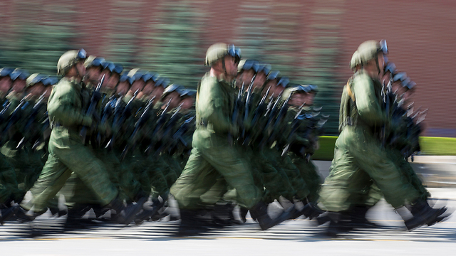 צבא רוסיה. 5,500 חיילים או מאה אלף: כמה ישתתפו בתרגיל? (צילום: AP) (צילום: AP)