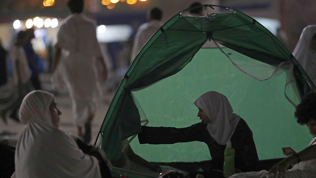 עולי רגל חונים באוהלים (צילום: AFP) (צילום: AFP)