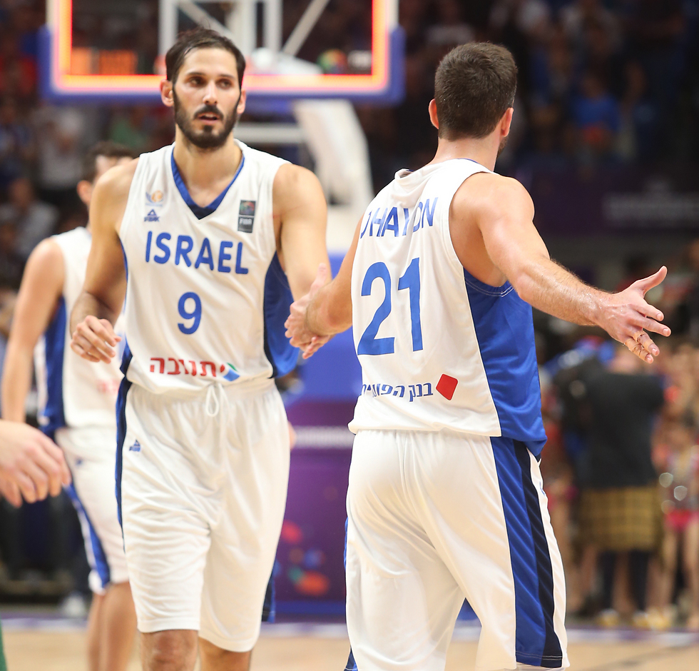 ישראל הצליחה להישאר במשחק במחצית הראשונה (צילום: אורן אהרוני) (צילום: אורן אהרוני)