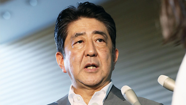 ראש ממשלת יפן, שינזו אבה. "בלתי מתקבל על הדעת" (צילום: AP) (צילום: AP)