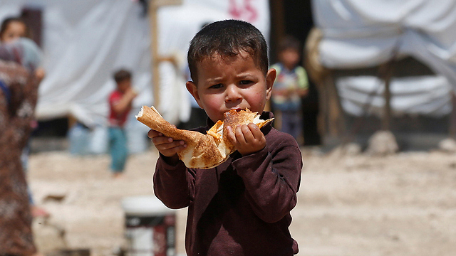 במחנותיהם של הפליטים הסורים בלבנון (צילום: רויטרס) (צילום: רויטרס)