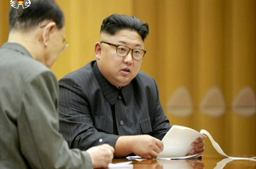 קים ג'ונג און בהכנות לניסוי הגרעיני - תמונה שפרסמו כלי התקשורת בצפון קוריאה (צילום: AFP) (צילום: AFP)