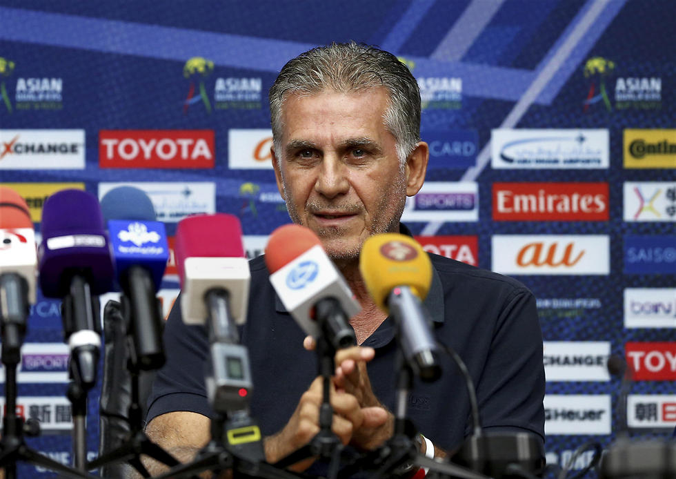קרלוס קיירוש במסיבת עיתונאים לקראת המשחק. איראן כבר עלתה למונדיאל (צילום: AP) (צילום: AP)