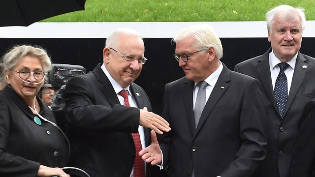 הנשיא ריבלין ורעייתו נחמה עם נשיא גרמניה (צילום: AFP) (צילום: AFP)