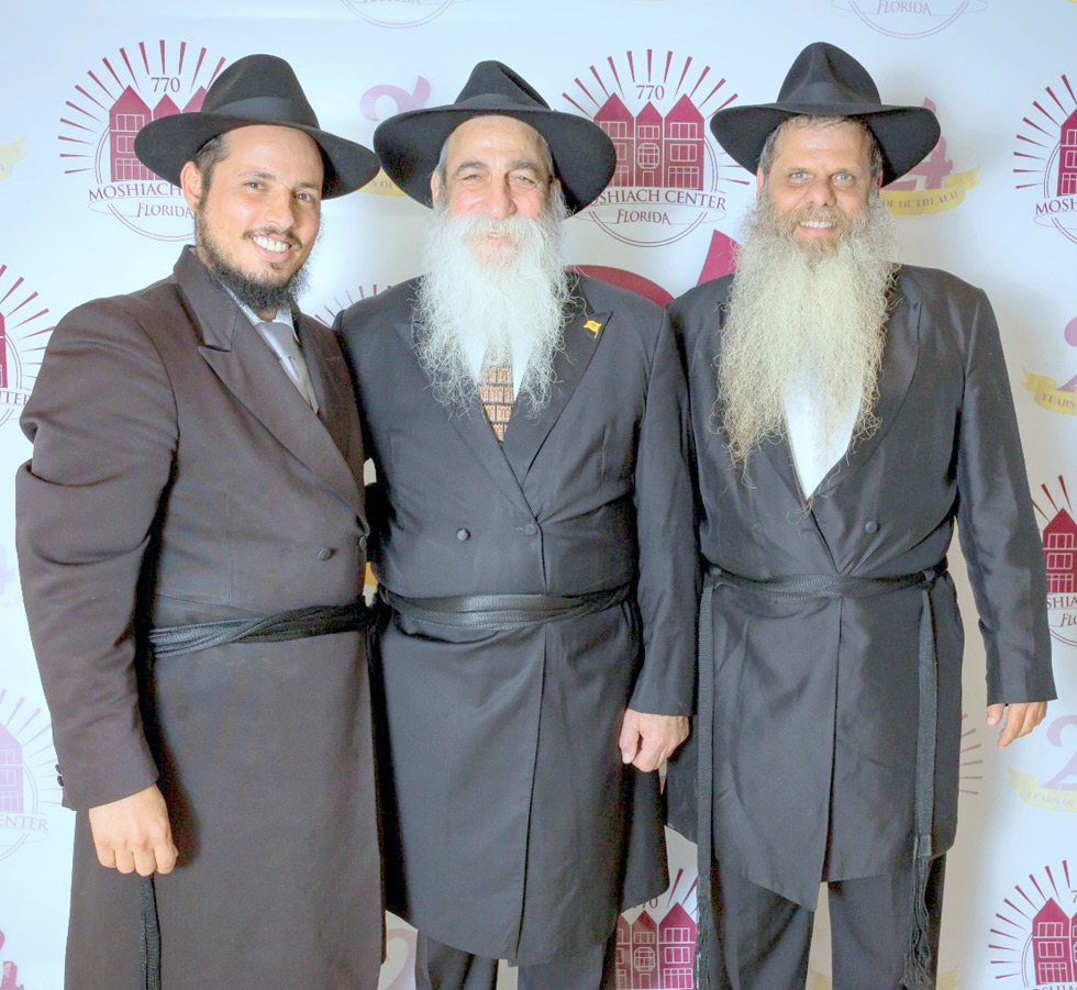  הרבנים מוטי ענתי ניב מור יוסף ושלומי בן שמעון בערב הגאלה של "בית משיח"  ()