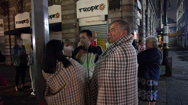 Жители Мехико выбежали на улицы. Фото: AFP