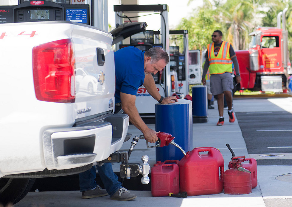 Filling up before Irma (Photo: AFP)
