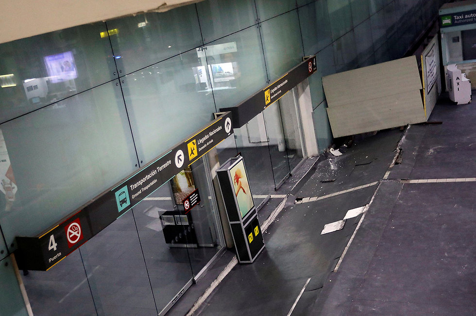 סדקים בנמל התעופה הבינלאומי במקסיקו סיטי (צילום: רויטרס) (צילום: רויטרס)