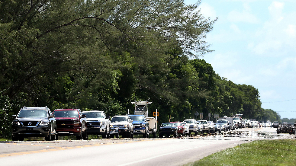 Heavy traffic upon leaving Florida (Photo: AFP)