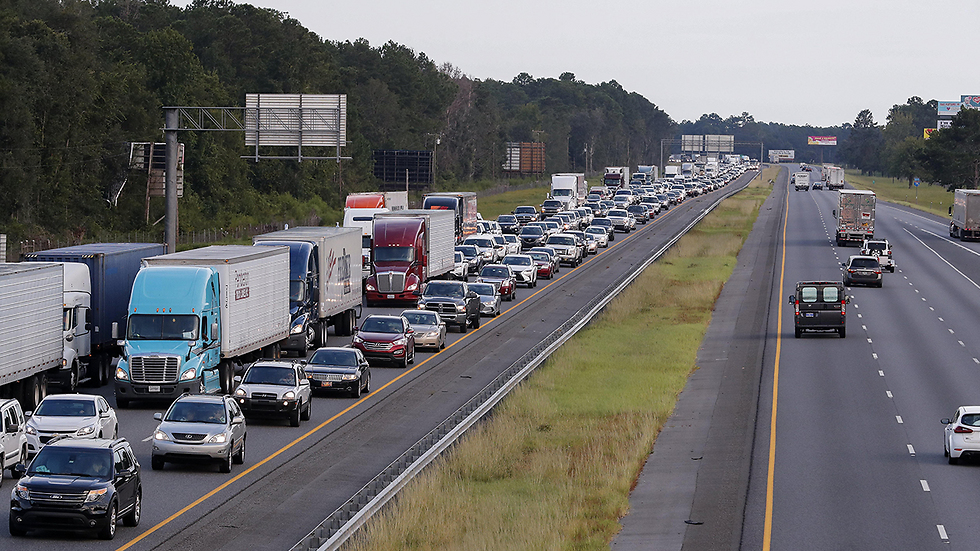 Congested traffic exiting Floria (Photo: EPA)