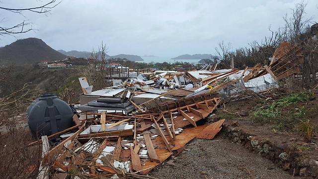 ההרס שזרעה הסופה בקריביים (צילום: AFP, TWITTER / QUENTIN LIOU) (צילום: AFP, TWITTER / QUENTIN LIOU)