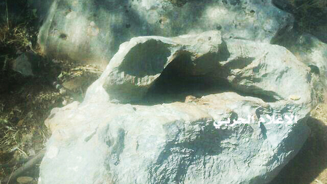 הסלע שבו לכאורה אותר מתקן הריגול הישראלי ()