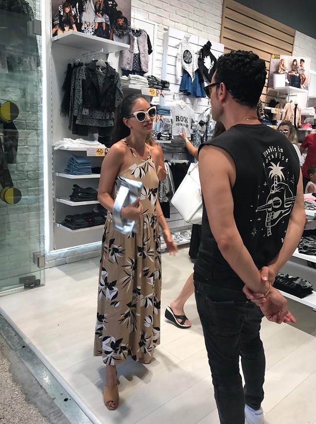 אתם רוצים שאעביר לכם בגדים שקטנים על ג'ון? לירז צ'רכי וגיא זוארץ (צילום: בתיה בשיר) אתם רוצים שאעביר לכם בגדים שקטנים על ג'ון? לירז צ'רכי וגיא זוארץ (צילום: בתיה בשיר)