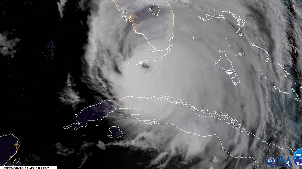 עין הסופה, רגע לפני פגיעתה באיי קיז. צילום לוויין מהיום בצהריים (צילום: AFP) (צילום: AFP)